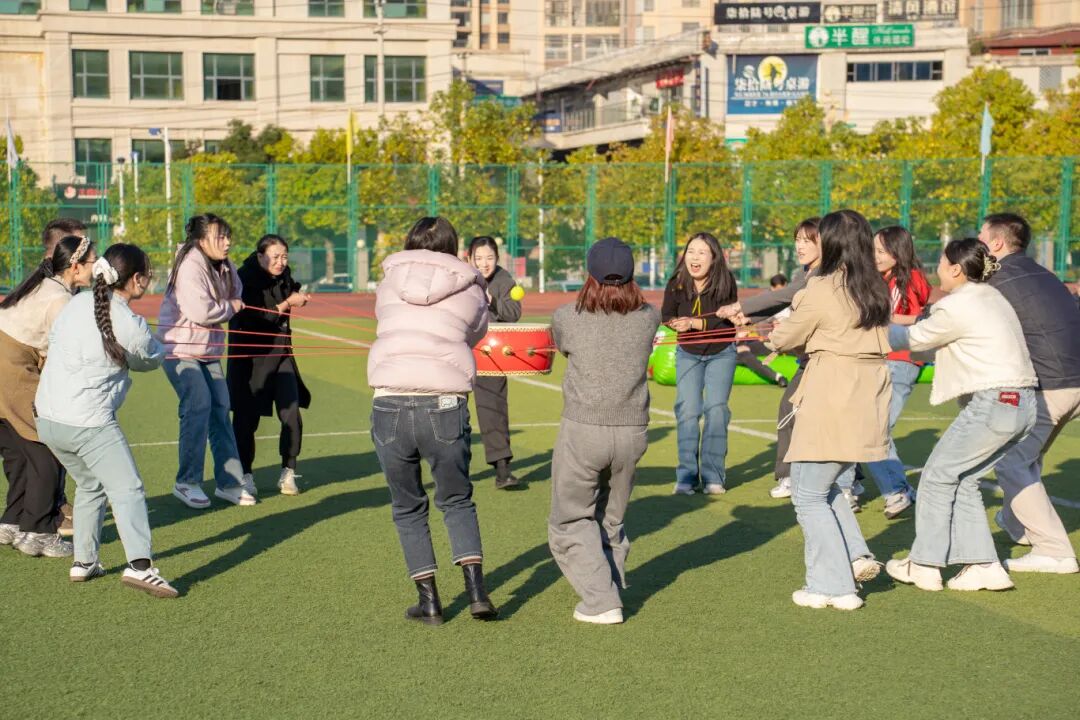 税校携手促交流 文体融合展新风丨beat365英国官方网站与国家税务总局德江县税务局联合举办2025冬季趣味运动会(图15)