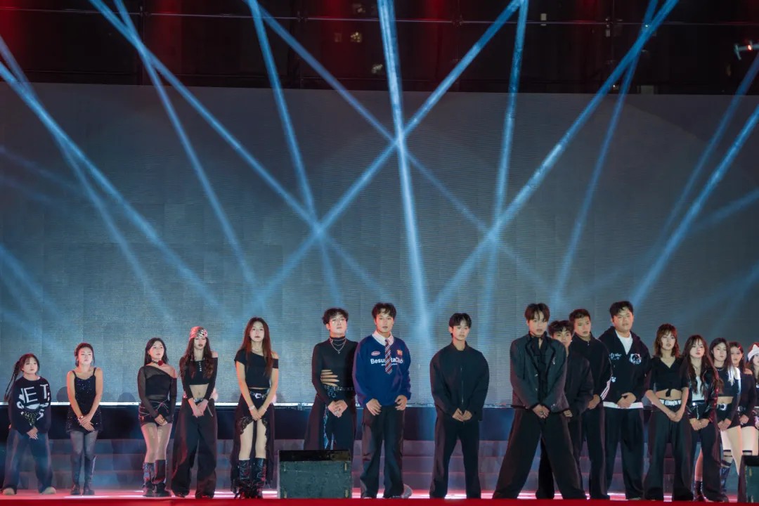 beat365英国官方网站举行十周年校庆暨2026年元旦文艺晚会(图11)