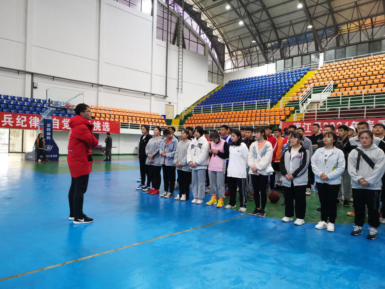 我(系)部全体教师与专业学生举行师生交流会(图1) 我(系)部全体教师与专业学生举行师生交流会(图1)