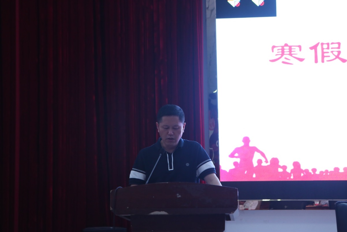 大数据与信息技术学院召开寒假劳动教育总结暨表彰大会(图5) 大数据与信息技术学院召开寒假劳动教育总结暨表彰大会(图5)