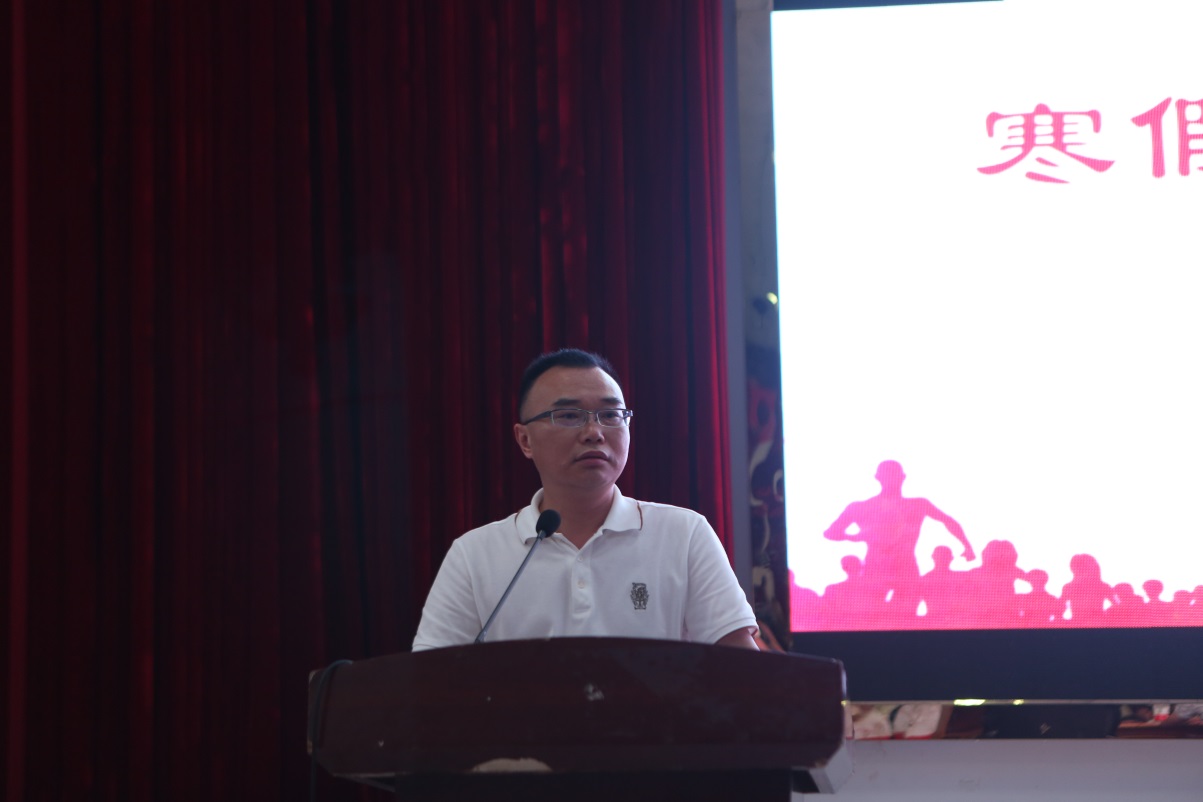 大数据与信息技术学院召开寒假劳动教育总结暨表彰大会(图6) 大数据与信息技术学院召开寒假劳动教育总结暨表彰大会(图6)