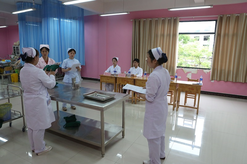 beat365英国官方网站护理学院举办第四届护理技能大赛(图9) beat365英国官方网站护理学院举办第四届护理技能大赛(图9)