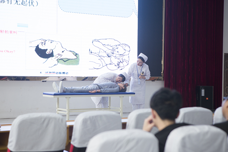 职业教育活动|beat365开展“心肺复苏培训”专题讲座(图2)