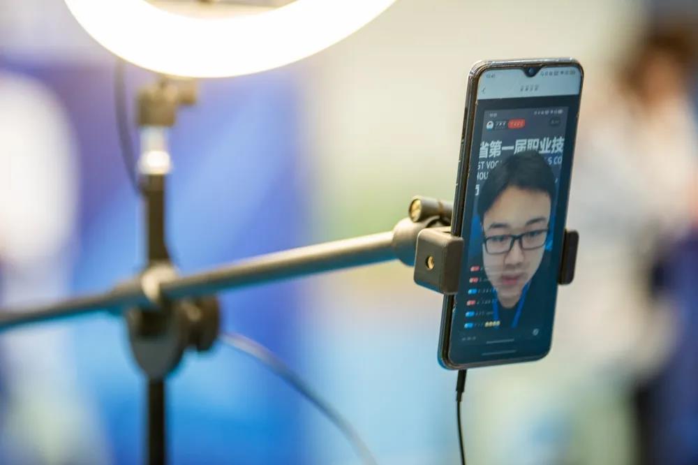 贵州省第一届职业技能大赛铜仁市选拔赛“网络直播营销”比赛在beat365英国官方网站拉开序幕(图12)