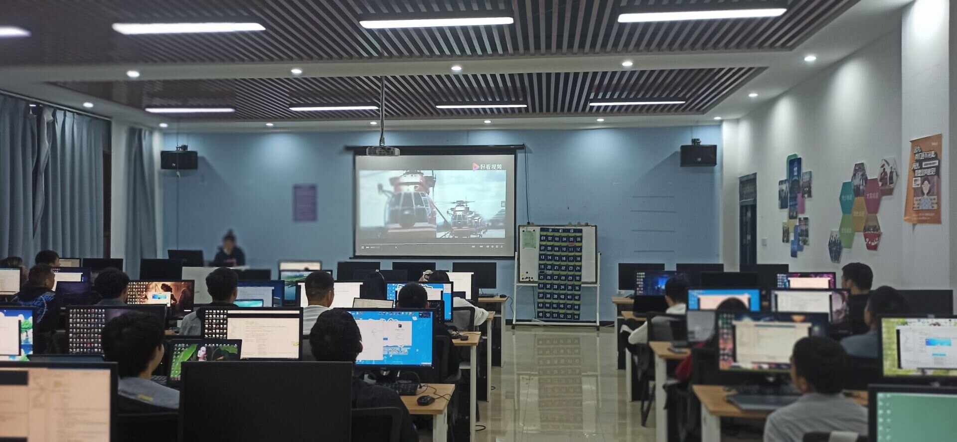 大数据与信息技术学院开展国际减灾日安全主题教育活动(图3) 大数据与信息技术学院开展国际减灾日安全主题教育活动(图3)