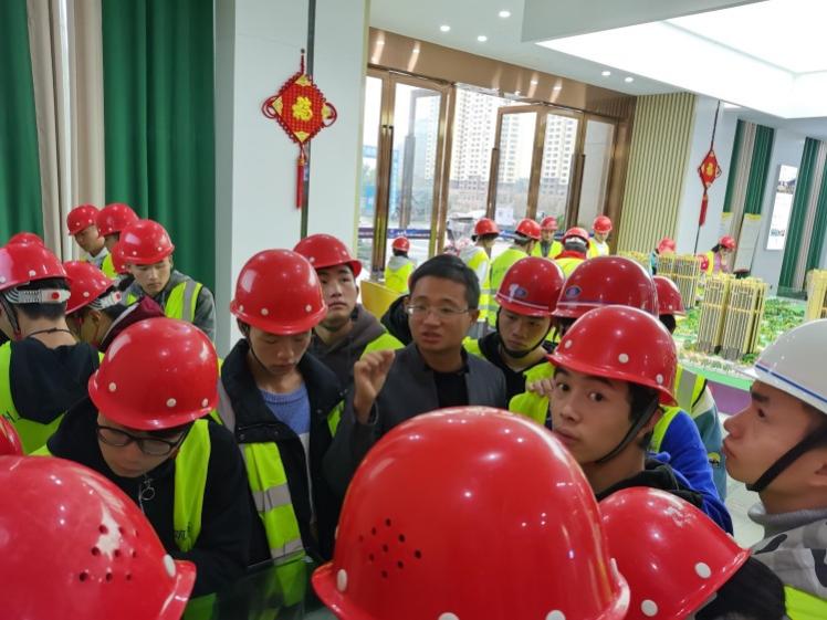 我院建筑室内设计专业开展 新生专业认识实习活动(图1) 我院建筑室内设计专业开展 新生专业认识实习活动(图1)